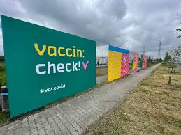 Op spoor oost in borgerhout bouwen de stad en zna het vaccinatiedorp vaccovid. Vaccin Vieren Met Foto Vaccovid Plaatst Selfiemuur Antwerpen Pzc Nl