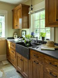 Leigh updates her oak kitchen cabinets with caromal paints. Kitchens With Oak Cabinets And Black Countertops Decorkeun