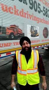 Des diplômes bidons de conducteurs de camions à des immigrés hindous et  pakistanais | Vigile.Québec