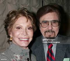 Director Jay Sandrich and actors Betty White, Mary Tyler Moore, Ed... News  Photo