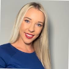 Hillary Holt's Instagram, Twitter & Facebook