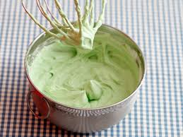 Decouvrez La Recette Chantilly A La Pistache Sur Cuisineactuelle Fr Recettes De Cuisine Pistache Recette