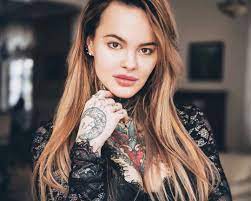 Stream tracks and playlists from monika miller on your desktop or mobile device. Monika Miller Pokazala Zdjecie Z Gimnazjum Zupelnie Nie Przypomina Siebie I Plotki Myfitness