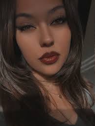 Ella no sale, ella deslumbra. 🩶✨