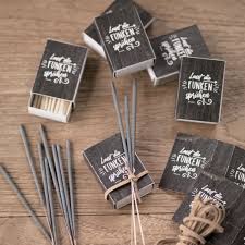 Individuelle Streichholzschachteln Als Gastgeschenk Streichholzschachteln Sitzplan Hochzeit Diy Hochzeitsgastgeschenke