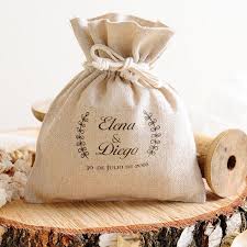 Álbum profesional de boda profesional, este álbum de boda destaca por su sencillez, usando materiales de alta calidad, lino natural. Saquito De Lino Detalle Boda Personalizado Vintage Detalles Boda Originales Detalles Boda Boda Original