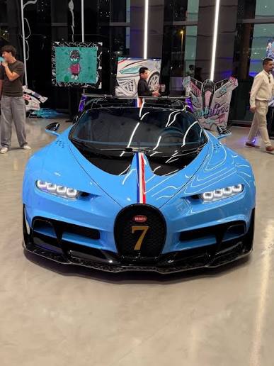 Davido réagit à une vidéo de Burna Boy recevant sa Bugatti Chiron personnalisée de 9 millions d’euros