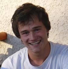 3 QUESTIONS à. J'espère réaliser mon rêve : être comédien de théâtre