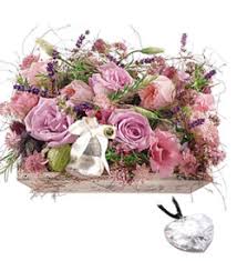 I would think they would be all messed and mashed up. Benny S Flowers Fragrant Jewel Box With Swarovski Crystal Heart Norton Va 24273 Ftd Florist Flower And Gift Delivery