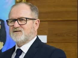 Alejandro Font de Mora: "El poeta debe imponerse la autoexigencia de la  obra hecha, sea en redes o celulosa"