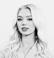 Olivia Bennett's Instagram, Twitter & Facebook