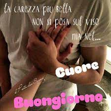 Lasciatemi cantare con la chitarra in mano lasciatemi cantare una canzone piano piano lasciatemi cantare perché ne sono fiero sono un italiano un italiano vero. Facebook