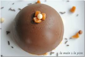 Domes Glaces A La Creme Choco Caramel Au Beurre Sale Et Galettes Bretonnes Dome Chocolat Chocolat Main A La Pate