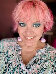 Blue makeup tips and tricks for beginners