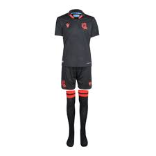 The v neck has red and white rims, color details that … Kit Macron Kids Real Sociedad Away Kit 2020 2021 Black Futbol Emotion