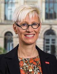 Ist das chefin programm richtig für dich? Neue Dlr Chefin Im Amt