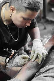 Reconocido casino se encuentra en busqueda de cajeros, Limpieza,  vigilantes. con o sin experiencia. Salario $1.850.000 mensuales mas  bonificaciones, alimentación y auxilio de transporte Horario 8 am a 5pm  Interesados escribir WhatsApp 3233024783