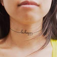 Los tatuajes en el cuello ubicados en la parte frontal pueden ser un poco cansadores para la persona que lo lleva tatuado. Tatuajes En El Cuello Para Chicas Mejores Ideas Belagoria La Web De Los Tatuajes