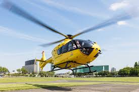 Un hélicoptère est un aéronef capable de sustentation et de propulsion par le biais de voilures tournantes (rotors). Paris Versailles Helicopter Sightseeing Tour Helipass Reservation De Vols Touristiques En Helicoptere