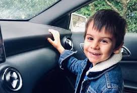 Era scomparso diciotto anni fa, quando aveva solo tre anni. Tommaso Morto A 4 Anni Il Bimbo Travolto Dal Cancello Della Villetta A Casier Corrieredelveneto It