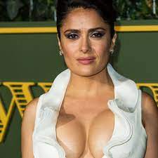 Hot! Salma Hayek postet Oben-ohne-Foto | Männersache