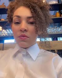 Melissa Mize's Instagram, Twitter & Facebook