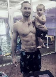 Redick is listed as questionable for thursday's game against the heat due to a sore heel. Jj Redick With 6 Pack Abs Holds His Baby Son Knox Clippers News Surge Nba Gallery Los Angeles Clippers Pictures Photos