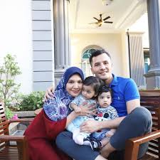 Dato' aliff syukri is renting out his pavilion residences apartment for rm28k per month. Kerana Viral Video Tunjal Aliff Syukri Terpaksa Pulangkan Qayyum Kepada Ibu Kandungnya