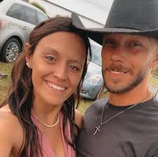 Any businesses that change money for customers in the area?