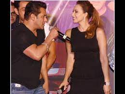 Salman khan की lady love iulia vantur ने किया उनके गानों पर perform | umang awards 2017. Salman Khan Sneaks Up On Rumoured Ladylove Iulia Vantur In The Middle Of Her Chat Show Leaves Her Blushing Pinkvilla