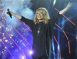 В сети снова появилась информация, что алла пугачева умерла. Pugacheva Okazala Pomosh V Zahoronenii Nachalovoj