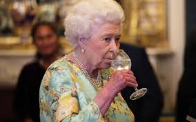 Você nasceu pra amar a prima, a tia, a menina esquisita, a nerd pequenina, a menina da vila 86. Esta E A Quantidade De Alcool Que A Rainha Isabel Ii Ingere Por Dia Bons Rapazes