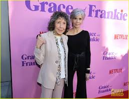 Jane Fonda & Lily Tomlin Hold Hands at 'Grace & Frankie' FYC Event: Photo  4748342