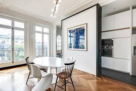 Un Appartement Haussmannien Moderne Et Design Appartement Haussmannien Cuisines Dans Salon