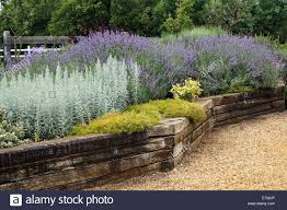 Sleepers And Cobble Patios Google Search Schwellen Garten Bahnschwellen Garten Garten Deko