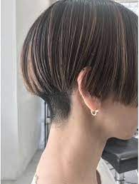 アカミー akamee お客様 ハイライト前下がりショート 前田伸一 ヘアカット ヘアスタイリング 前下がりボブのヘアスタイル