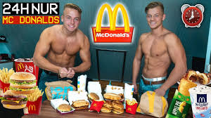 Alle informationen zu unseren produkten, restaurants und mehr. Nur Mc Donalds Essen Fur 24 Stunden Schlechte Idee Youtube