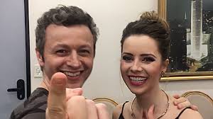 Em dez anos juntos a bodas de estanho representa a forte relação do casal. Bodas De Zinco Sandy E Lucas Lima Celebram 10 Anos De Casados Em Viagem Pela Europa