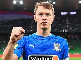 Родился 25 февраля 1999 года в ставрополе. Matvej Safonov Vernulsya K Trenirovkam S Fk Krasnodar