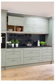 Our grey oak effect worktops are constructed from a sustainable fibreboard core, covered in a durable laminate sheet. Jennifer Yeomelakis Jenyeomelakis Profile Pinterest