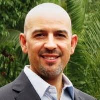 100+ perfiles de «Alejandro Villanueva»