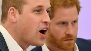 El príncipe william, su esposa kate middleton y sus hijos george, louis y charlotte fueron vistos bajando de un vuelo económico de £ 73 (89 dólares) a escocia, en medio de una disputa sobre los viajes privados en avión del príncipe harry y meghan markle. Cuando Se Reuniran Finalmente El Principe Harry Y El Principe William Espanol News24viral