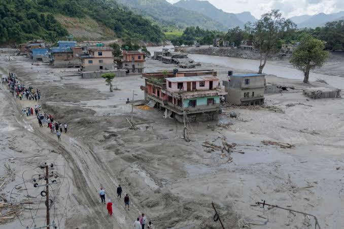 Death toll rises in Nepal-China border disaster as overflowing lake threatens more floods; 14,829 rescuers mobilized, India sends tunnel rescue team