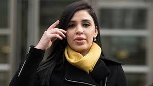 El chapo wollte seine frau beim prozessbeginn umarmen. Drogenboss El Chapo Darf Seine Frau Nicht Umarmen