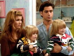 It has a total of 192 episodes in 8 seasons. Fuller House Nicky And Alex Wieder An Bord