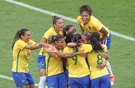 A primeira partida internacional de seleções de futebol feminino ocorreu em 1972, casualmente 100 anos depois do primeiro encontro masculino, onde a inglaterra venceu a escócia por 3 a 2. Rio 2016 Veja Tabela De Jogos Das Selecoes Femininas De Futebol