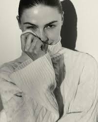 In case you need a reason to add the Cable Nell Turtleneck to cart—here's  @sophiaroe looking effortlessly cozy.