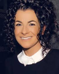 Dee Gallagher's Instagram, Twitter & Facebook