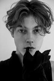 단독] 패션 천재 샤를 드 빌모랭의 RTW 컬렉션 < Fashion < 기사본문