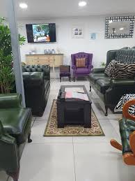 El sofá chesterfield es un símbolo de la mejor artesanía británica. Chesterfield Sofa Our Furniture Showroom In Blackburn Lancashire